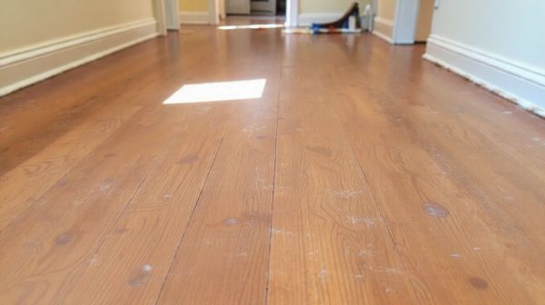 Guide pratique pour restaurer un parquet abîmé facilement